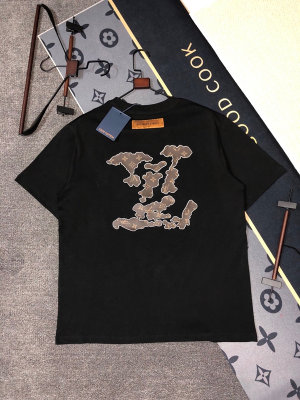 ブランドTシャツ着用イメージ